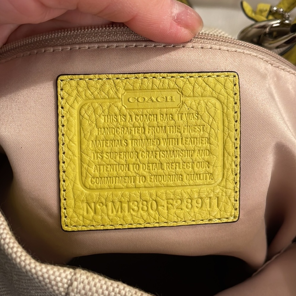 COACH - Avery Hobo in canvas and chartreuse -F28911- EUC❤️ - Picture 4 of 11